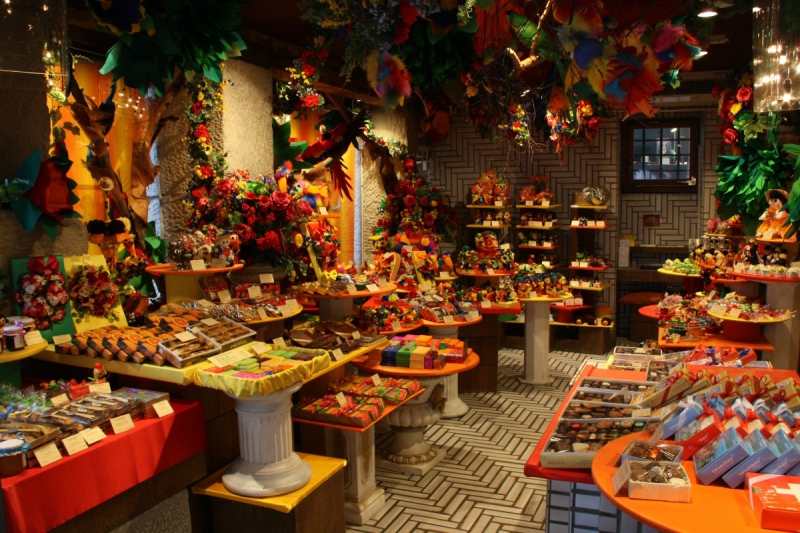 vente-VILLEFRANCHE SUR MER-min_candy_store_chocolate_shop_chocolate_switzerland-393515