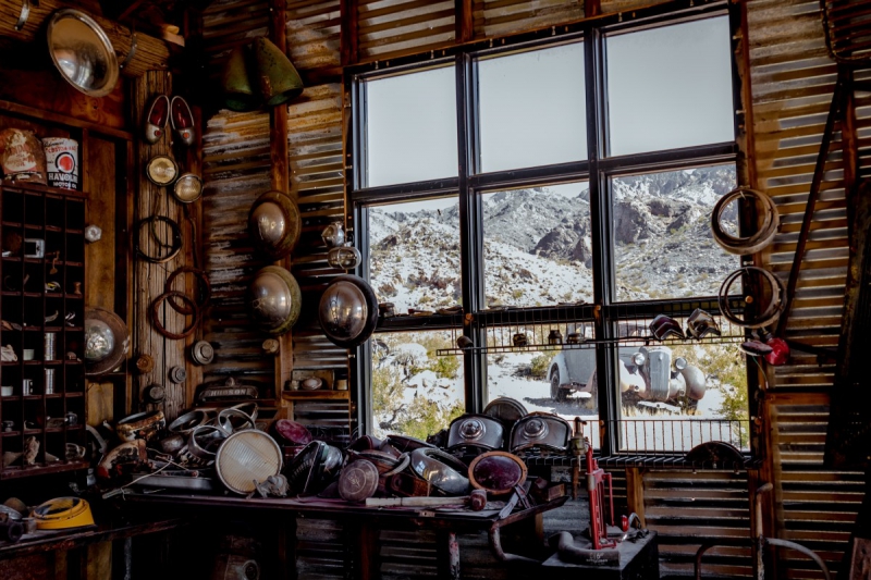 vente-VILLEFRANCHE SUR MER-min_shop_window_part_junk_abandoned-138873